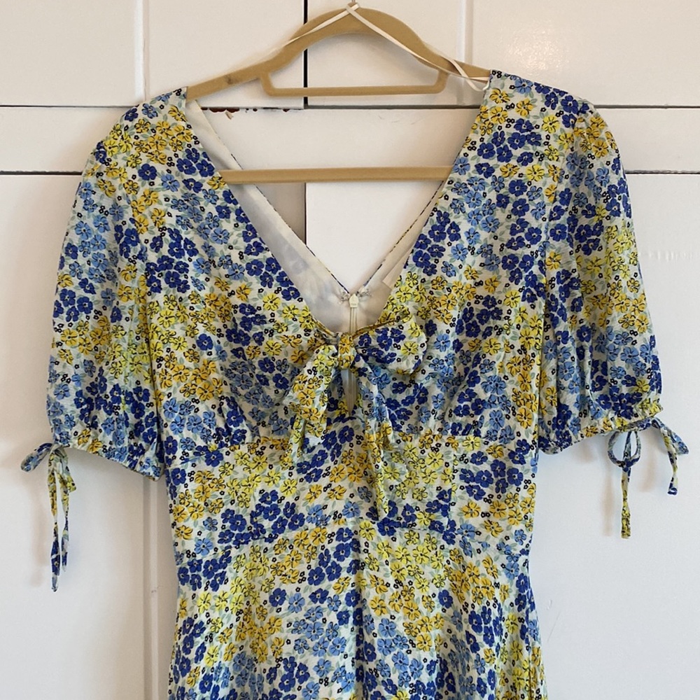 Lost + Wander | Size XS | Mini dress with lace hem detail - Picture 2 of 4